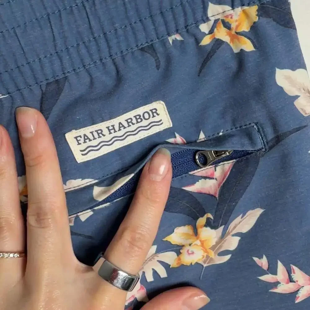 Fair Harbor Swim Trunks Size Large Blue Floral Tropical Twilight Men’s